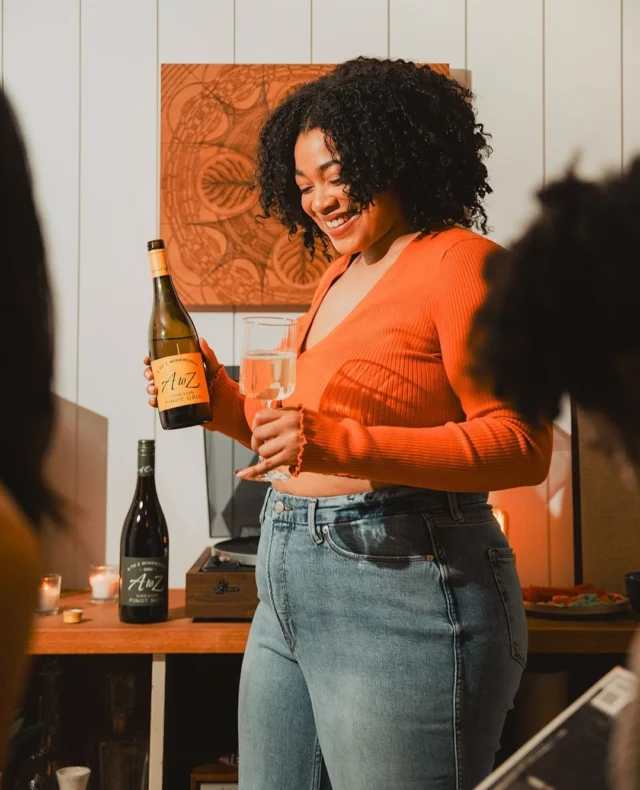 An effortless choice for easygoing moments. 🥂